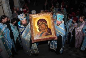 The major orders brings a miraculous icon