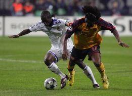 Ismael Bangoura and Alex Song