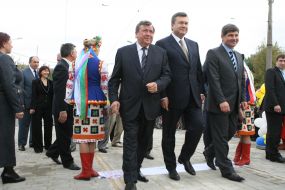 Viktor Yanukovich, Aleksanfr Antipov and Sergey Kravchenko