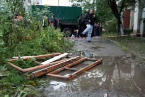 Оконные рамы в луже