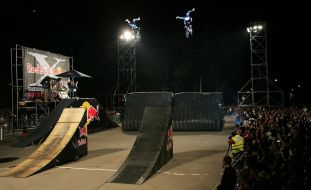 Freestyle motocross championship participants