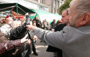 Участники митинга в Симферополе