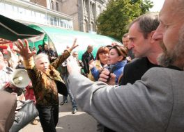 Участники митинга в Симферополе