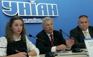 Yuliya Rozsokha, Vladimir Stretovich and Kirill Polishchuk