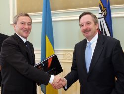 Leonid Chernovetskiy and Hans-Yurgen Hayzmet