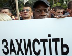 Участники марша ”Украина без расизма”