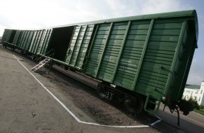 Covered freight carriages