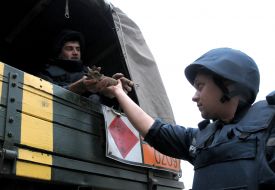 Сотрудники пиротехнической группы