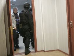 Сотрудники СБУ в здании Апелляционного административного суда Киева