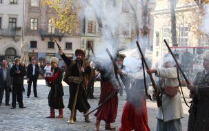 Cossacks shoot from guns