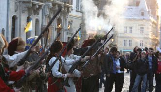 Cossacks shoot from guns