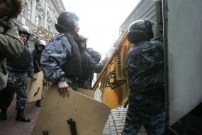 Бойцы спецподразделения ”Беркут”