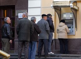 Queue in automatic teller machine