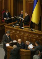 Члены фракции БЮТ блокируют трибуну и президиум парламента