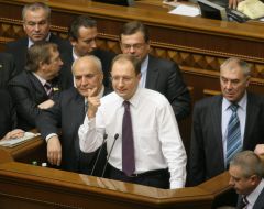 Arseniy Yatsenyuk comes forward from the tribune of parliament