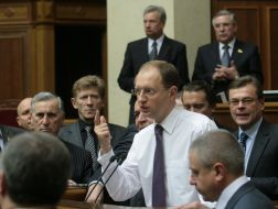 Arseniy Yatsenyuk comes forward from the tribune of parliament