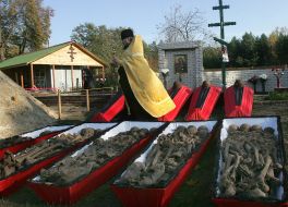 Перезахоронение останков солдат