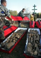Перезахоронение останков солдат