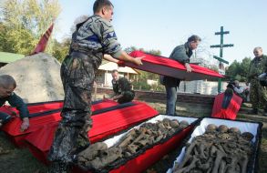 Перезахоронение останков солдат