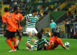 Fernandinho and Joаo Moutinho