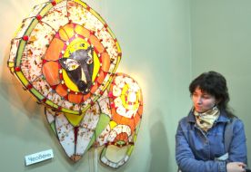 Exhibition of volume glass painting ”A carnival in town of lions”