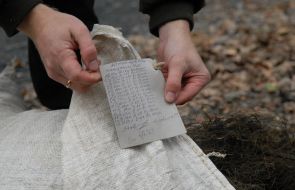 Description of nets of poachers