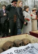 Родственники погибших советских солдат