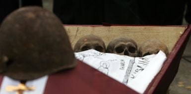 Останки погибших советских солдат