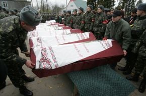 Останки погибших советских солдат