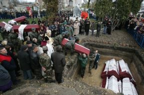 Останки погибших советских солдат