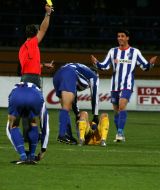 Arbitr shows yellow card