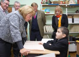 Yekaterina Yushchenko speaks with a schoolboy