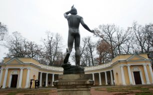 Amphitheatre (colonnade ”Echo”) and statue of Mercury