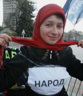 Участница театрализованного представления у здания Верховной Рады Украины