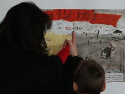 A mother with a son examine picture