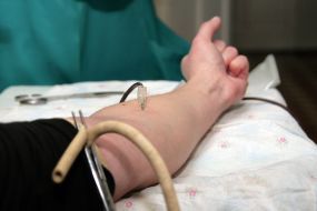 Volunteer donates blood