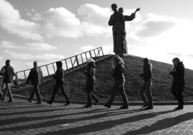 Участники церемонии открытия Мемориала памяти жертв Голодомора 1932-1933 гг.