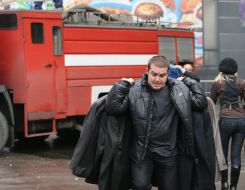 Торговец несут мужские костюмы