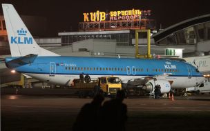 Loading of luggage in an airplane
