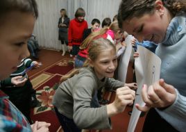 Дети рисуют в специализированной школе-интернат