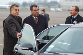 Емомалі Рахмон (Рахмонов)