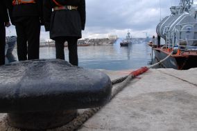 ”Ternopol” corvette moors in the Streletskaya bay