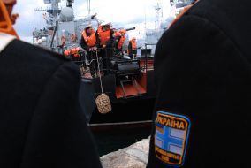 ”Ternopol” corvette moors in the Streletskaya bay