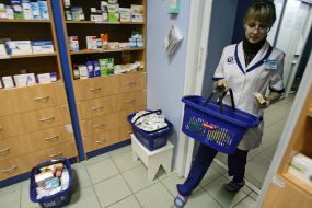 Продавщица в аптеке