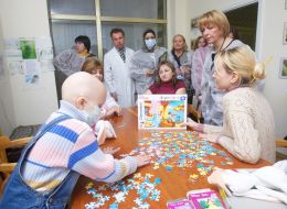 Екатерина Ющенко в Центре детской онкогематологии и трансплантации костного мозга