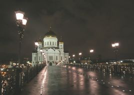Kind on the Cathedral of the Redeemer