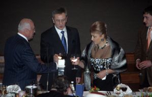 Leonid Chernovetskiy, Alina Ayvazova and Viktor Chernomyrdin