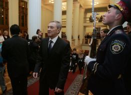 Leonid Chernovetskiy and Alina Ayvazova