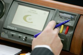 Kiev council deputy votes