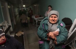 Жителі Києва чекають своєї черги в одному з травмпунктів